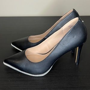 BCBGeneration Women's Hallix Pump size 9